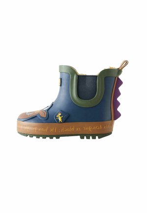 Botte de cheville en caoutchouc bleu avec une tige verte, des accents en zigzag, des détails marron et des motifs animaliers. Texte doré le long de la semelle.