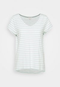 Camiseta a rayas de color verde menta claro y blanco, con mangas cortas, escote en V, hecha de tela suave, presenta un ajuste relajado y un dobladillo redondeado.