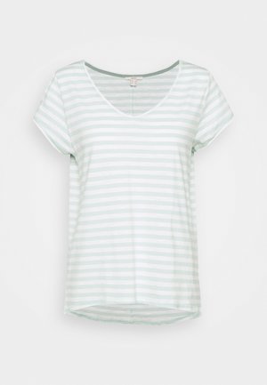 Camiseta a rayas de color verde menta claro y blanco, con mangas cortas, escote en V, hecha de tela suave, presenta un ajuste relajado y un dobladillo redondeado.