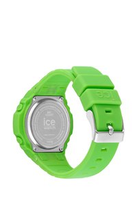 Orologio Ice-Watch verde in silicone con retro in acciaio inossidabile, fibbia argentata e dettagli del marchioincisi sul retro della cassa.