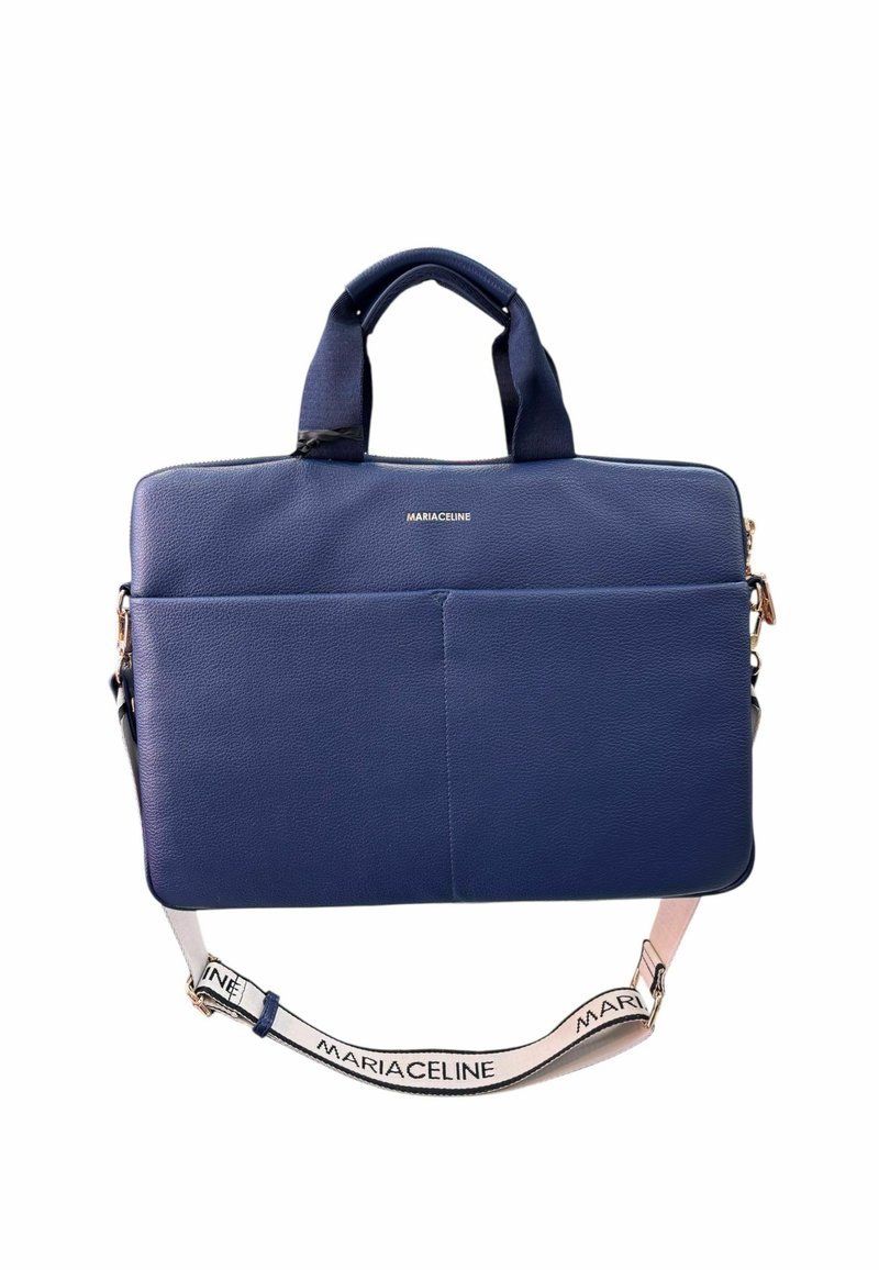 Borsa per laptop in pelle blu navy con manici doppi, tracolla, tasca anteriore e dettaglio del logo. Texture liscia e design strutturato.