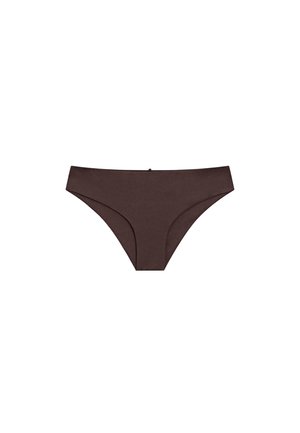 Bruine damesonderbroek in bikinistijl met lage taille, gemaakt van gladde stof en met minimale naden op een witte achtergrond.
