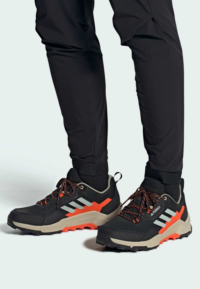 Adidas Terrex AX4 HIKING - Turistiniai batai - core black    silver   impact orange