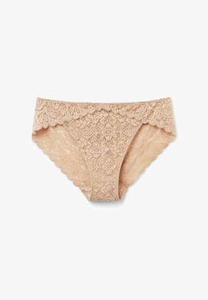 Sous-vêtements en dentelle de style bikini en couleur chair, ornés de motifs floraux, de bords festonnés et d'une texture douce et extensible pour le confort.