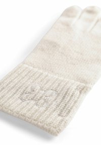 Witte gebreide handschoenen met geribbelde manchetten. Voorzien van een subtiele geborduurde vlinderontwerp in dezelfde kleur. Zachte textuur en warm materiaal.