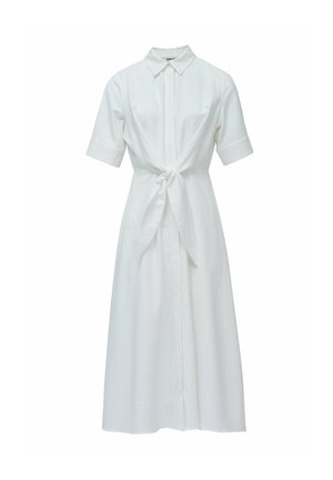 Hvid skjortekjole lavet af letvægtsstof, med en krave-nakke, korte ærmer, en bundet talje og en hel længde nederdel.