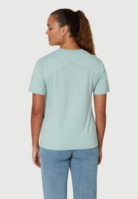 Sail Racing W RACE HEAVY TEE - T-shirts basic - green mist