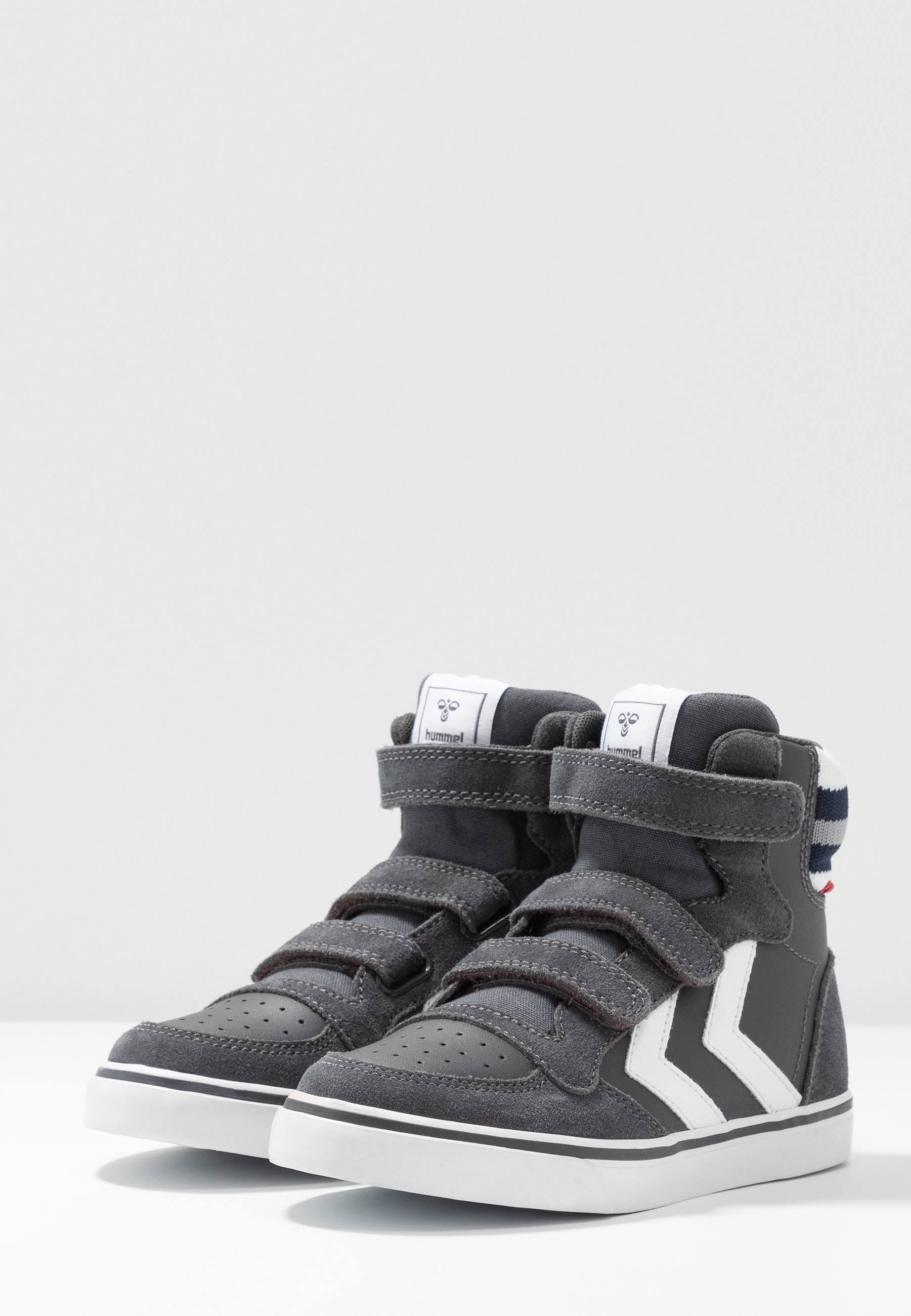 Höga sneakers asphalt Höga sneakers asphalt