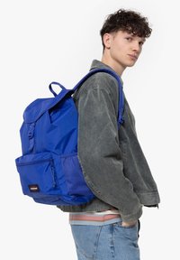 Eastpak BAZEGO - Malý batoh  - powr electric