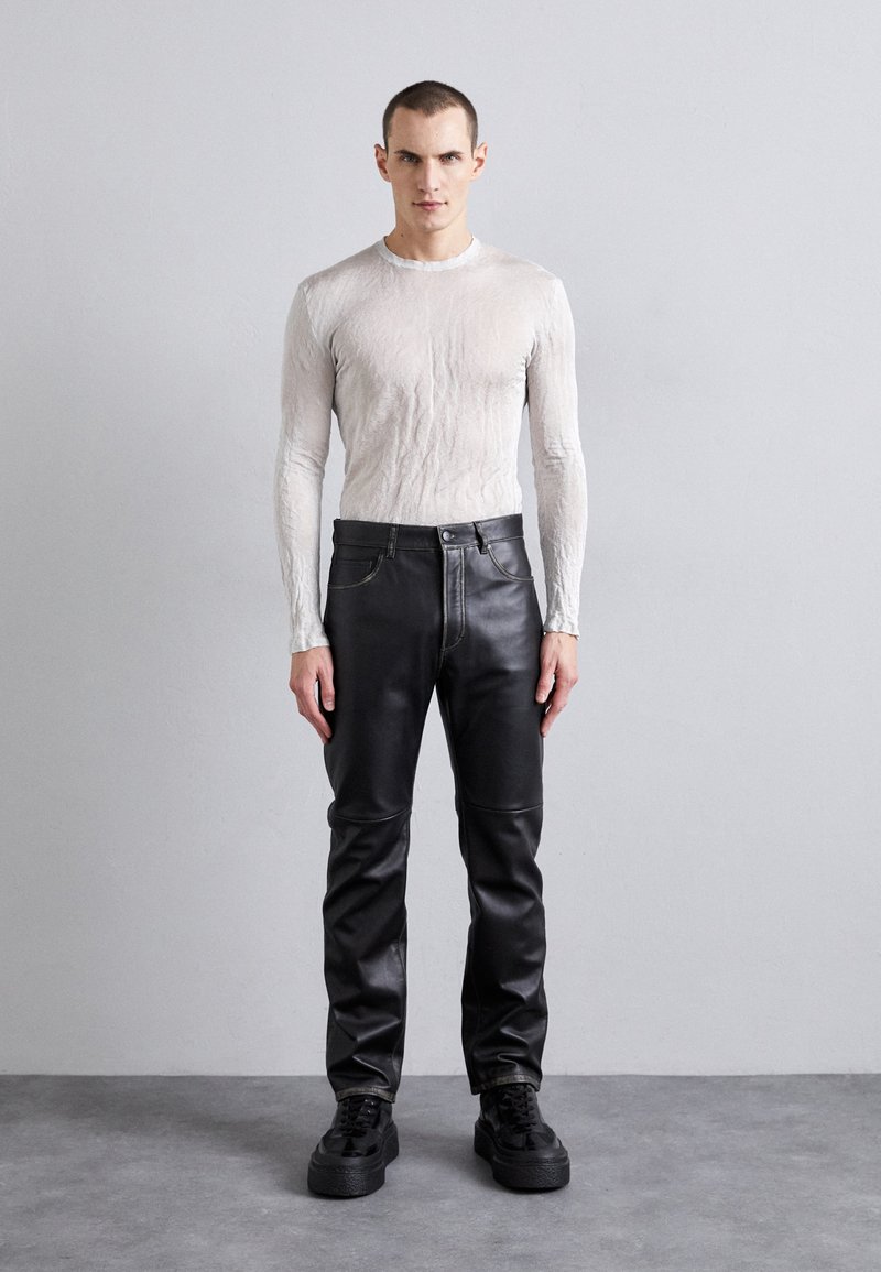 032c UMA TROUSERS - Lederhose - black