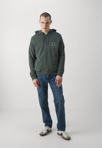 Armani Exchange Majica s kapuljačom i patentnim zatvaračem - urban chic/granite