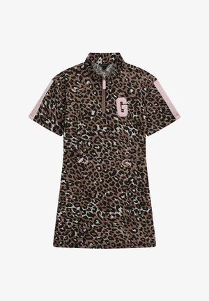 Robe courte imprimé léopard avec manches courtes, fermeture éclair devant, bande latérale rose, cordons à la taille et lettre G rose sur la poitrine.