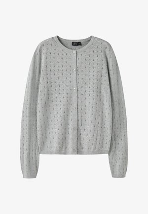 Cardigan lungo a maniche lunghe color grigio chiaro con piccolo motivo ad occhiello, scollo rotondo e chiusura frontale con bottoni bianchi.