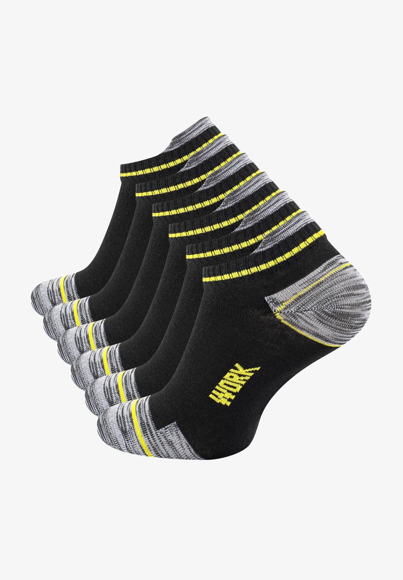 Calzini neri alla caviglia con strisce grigie e gialle alla cucitura, tallone e punta rinforzati, con la scritta "WORK" in giallo sul lato.