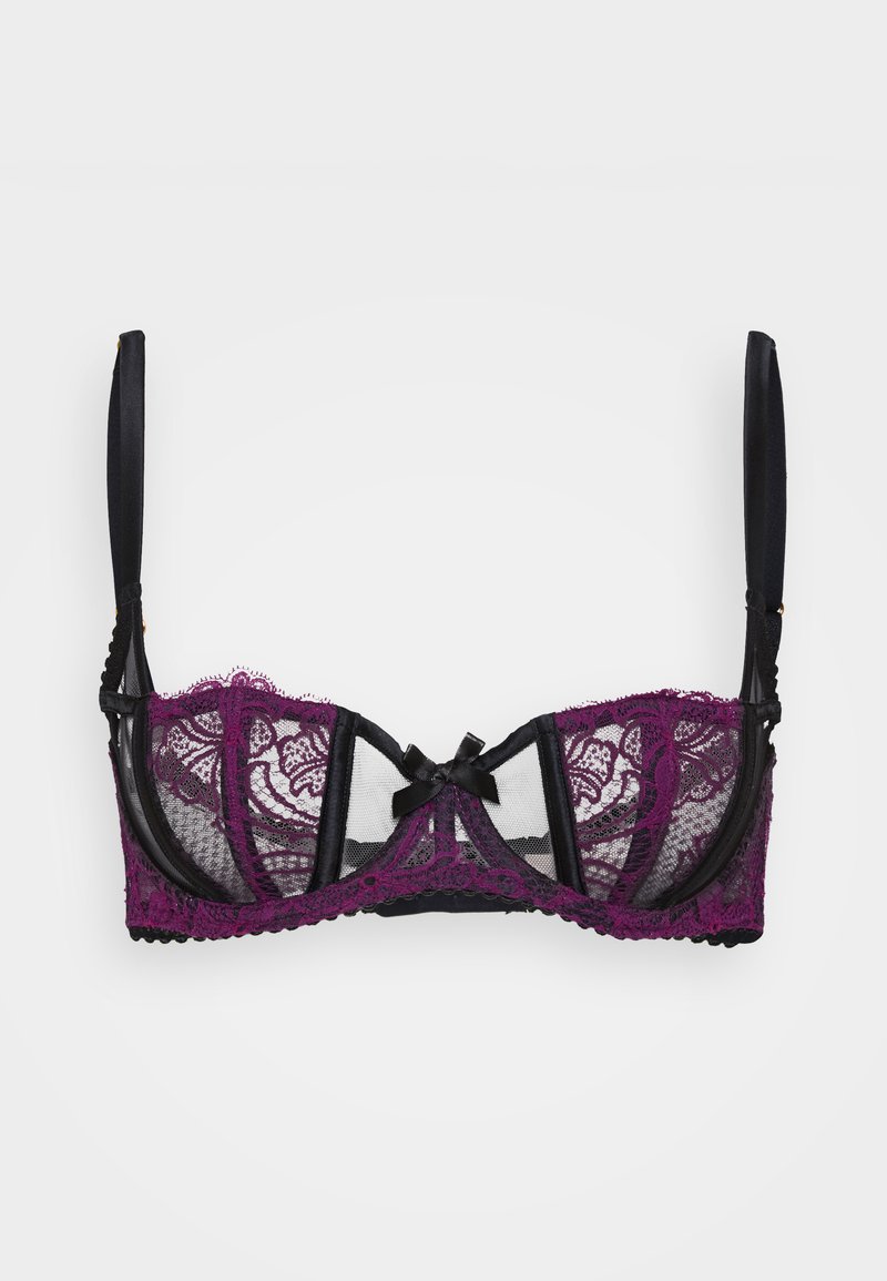 Reggiseno in pizzo nero e viola con pannelli trasparenti, motivi floreali e bordi ondulati. Completato da un fiocco centrale e spalline regolabili.