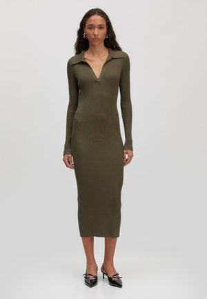 STRICKKLEID HATTIE - Gebreide jurk - oliv