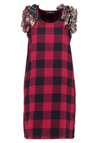 Ärmelloses Kleid in rot-blauem Karomuster mit rüschenartigen, floralen Akzenten an den Schultern und geradem Schnitt. Weicher Stoff.