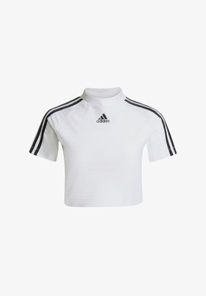 Bílý zkrácený sportovní top vyrobený z hladké látky, s vysokým límcem, krátkými rukávy a černými třemi pruhy na ramenou. Černé logo Adidas na hrudi.