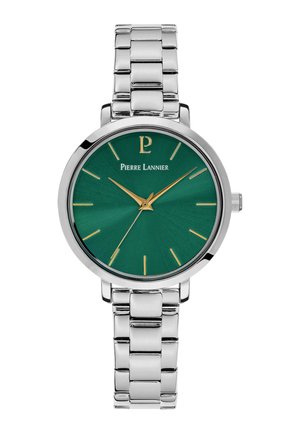 Reloj de pulsera con brazalete de metal plateado, esfera verde, marcadores de hora y agujas dorados, con la marca "Pierre Lannier" debajo de la posición de las 12.