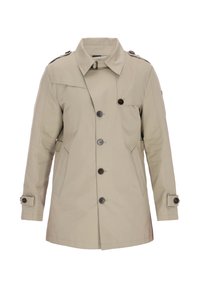 Trench beige que presenta un cierre frontal con botones, dos bolsillos laterales y hombreras en los hombros. Tela lisa con un diseño clásico.