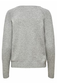 Maglione grigio a maglia con maniche lunghe e polsini e orlo a coste. Tessuto liscio, scollatura rotonda classica e senza motivi o decorazioni visibili.
