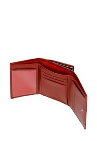 Rode leren portemonnee met meerdere kaartsleuven, een doorzichtige ID-pocket en een gladde interieur textuur. Heeft een druksluiting en ronde randen.