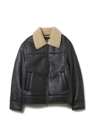 Schwarze Lederjacke mit einem beigen Fellkragen, ausgestattet mit einem Reißverschluss vorne und zwei Seitentaschen. Glatte Textur mit gesteppten Details.