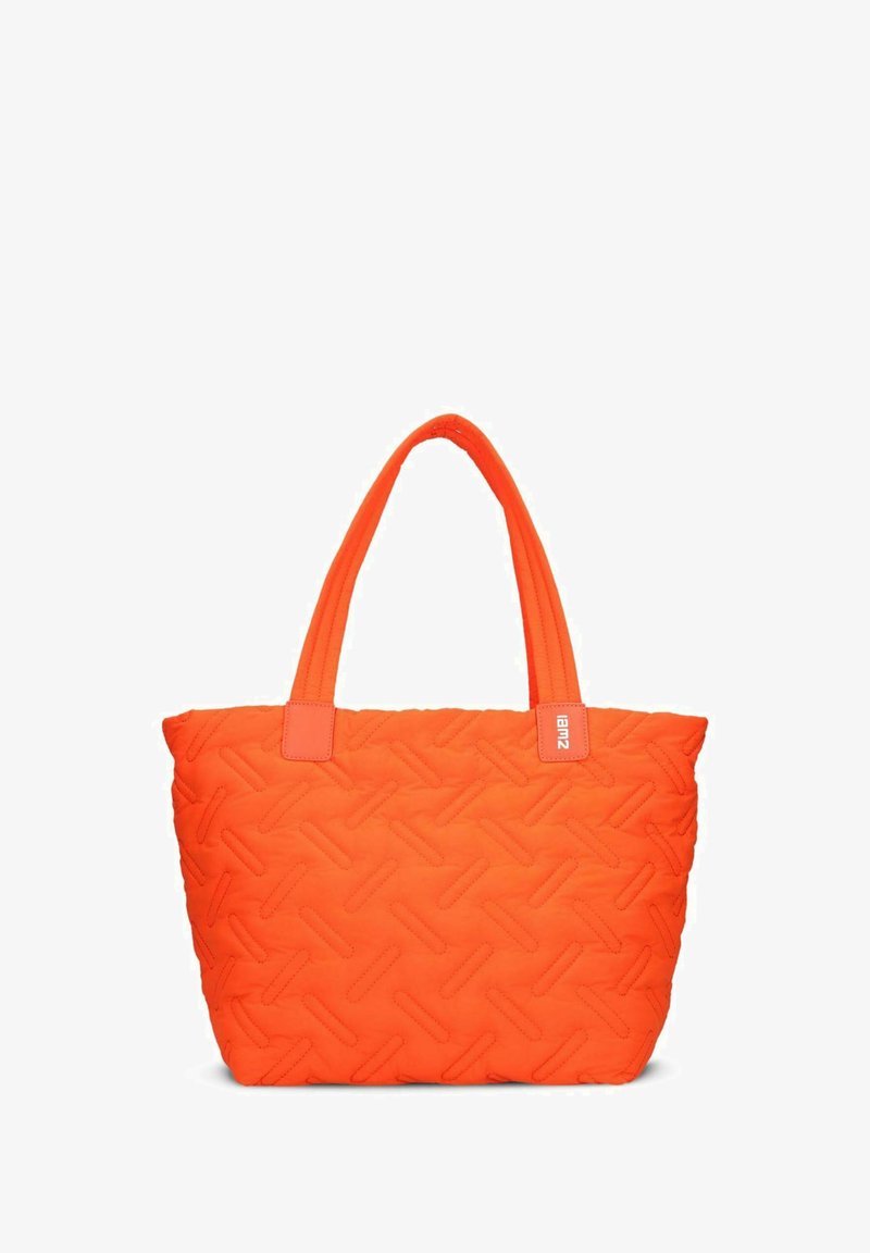 Borsa a spalla arancione trapuntata con due manici robusti, dotata di un motivo testurizzato e un accento logo sottile su un manico.