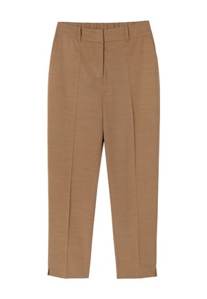 Pantaloni tailored color marrone chiaro con una texture liscia, caratterizzati da pieghe frontali, tasche laterali e una vestibilità comoda con gamba affusolata.