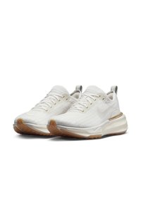 Nike Performance ZOOMX INVINCIBLE FK 3 - Chaussures de running sur route - beige, gold-coloured