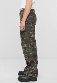 Brandit VINTAGE - Pantalon cargo - olive camo