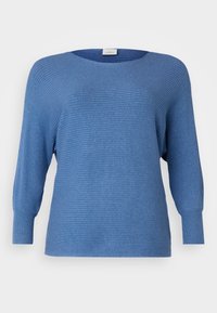 Maglione blu a costine con scollatura ampia, maniche a 3/4 e vestibilità rilassata, caratterizzato da un tessuto testurizzato per aggiungere dimensione.
