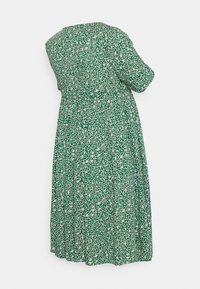 Pieces Maternity PMNYA DRESS - Vestido camiseiro - verdant green