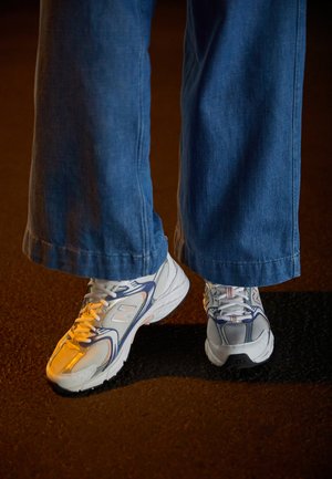 MR530 - Trainers - white/blue/pink
