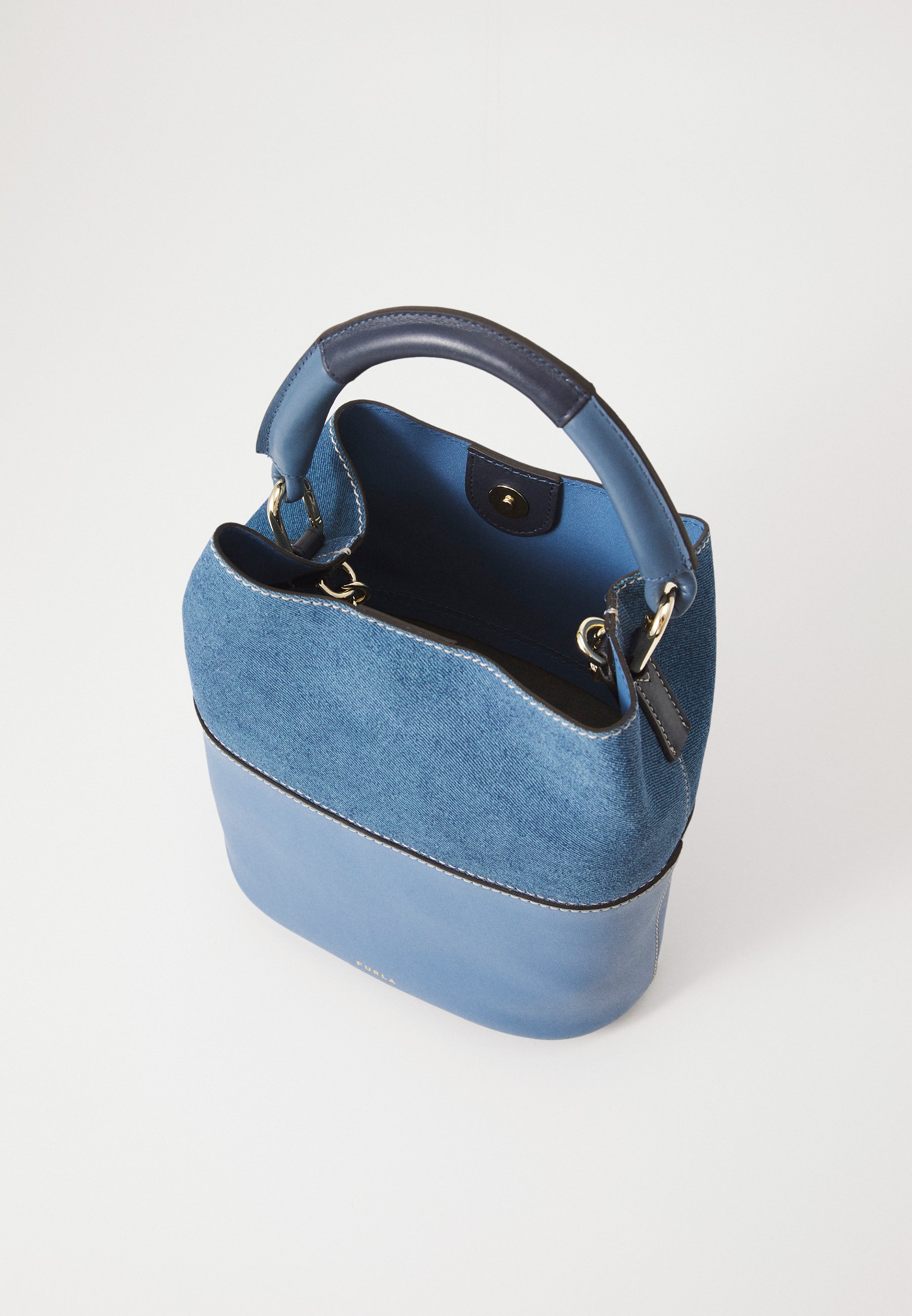 FURLA デニム素材ダークブルー2Wayバケツバッグ Furla BUCKET BAG BASE - Handbag - denim/blue denim - Zalando.co.uk