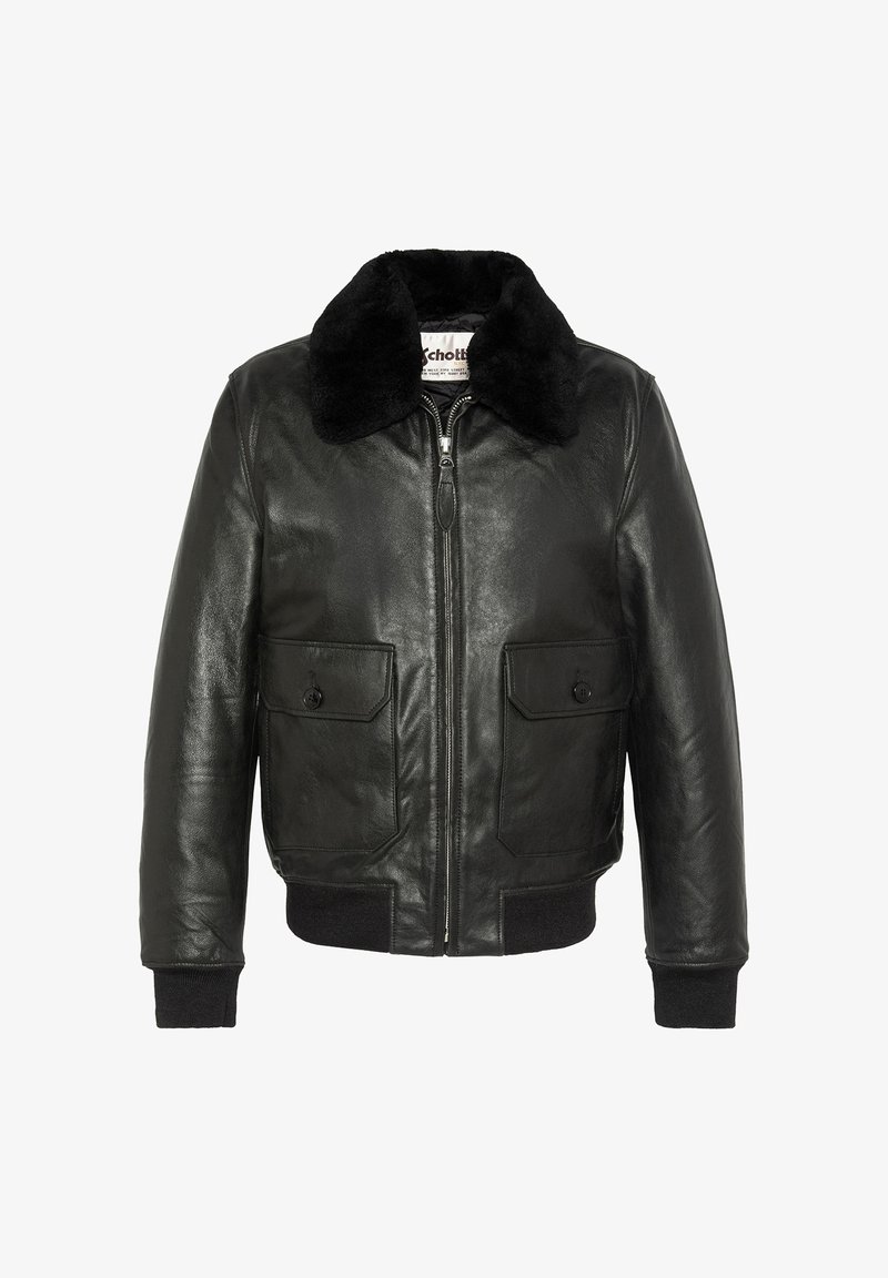 Giubbotto bomber in pelle nera con colletto in shearling, chiusura a zip e due tasche con bottone. I polsini a coste e il bordo in vita aggiungono texture.