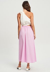 CALLI CAMELIA DRESS - Maksikleit - lilac white