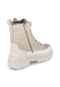 Beżowe botki za kostkę z ekologicznej skóry, o teksturowanym wykończeniu, z bocznym zamkiem błyskawicznym i sznurówkami z przodu, z grubą białą podeszwą i izolowanym wnętrzem.