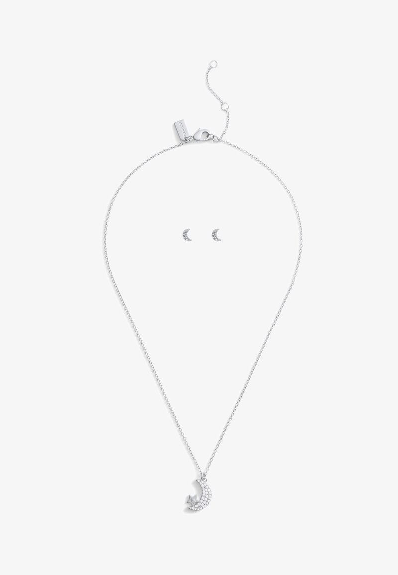 Silverhalsband med en månpedant som är prydd med klara stenar; inkluderar matchande halvmåneformade örhängen.