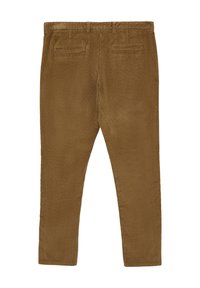 Pantaloni in velluto a coste marroni con una texture liscia, vestibilità slim e due tasche posteriori. Presentano una vita con passanti per cintura, senza tasche frontali visibili.