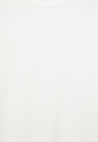 Weißes Baumwoll-T-Shirt mit Rundhalsausschnitt, glatter Textur und ohne sichtbare Muster oder Designs. Einfaches, klassisches Design.