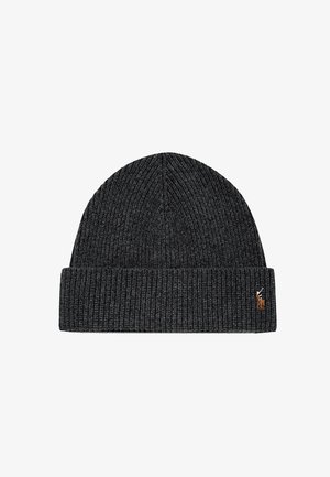 Gorro de punto gris oscuro con textura acanalada y un puño doblado. Presenta un pequeño logo bordado en naranja en un lado.