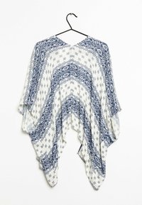 Shawl leggero in stile kimono con sfondo bianco e motivi geometrici blu. Davanti aperto, scollatura a V e maniche a pipistrello.