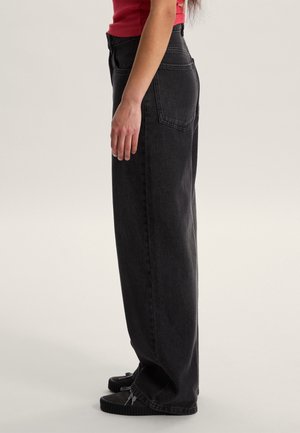 Zwart, wijde jeans met hoge taille gemaakt van denim, voorzien van een klassiek ontwerp met vijf zakken en een gladde textuur met subtiele stiksel details.