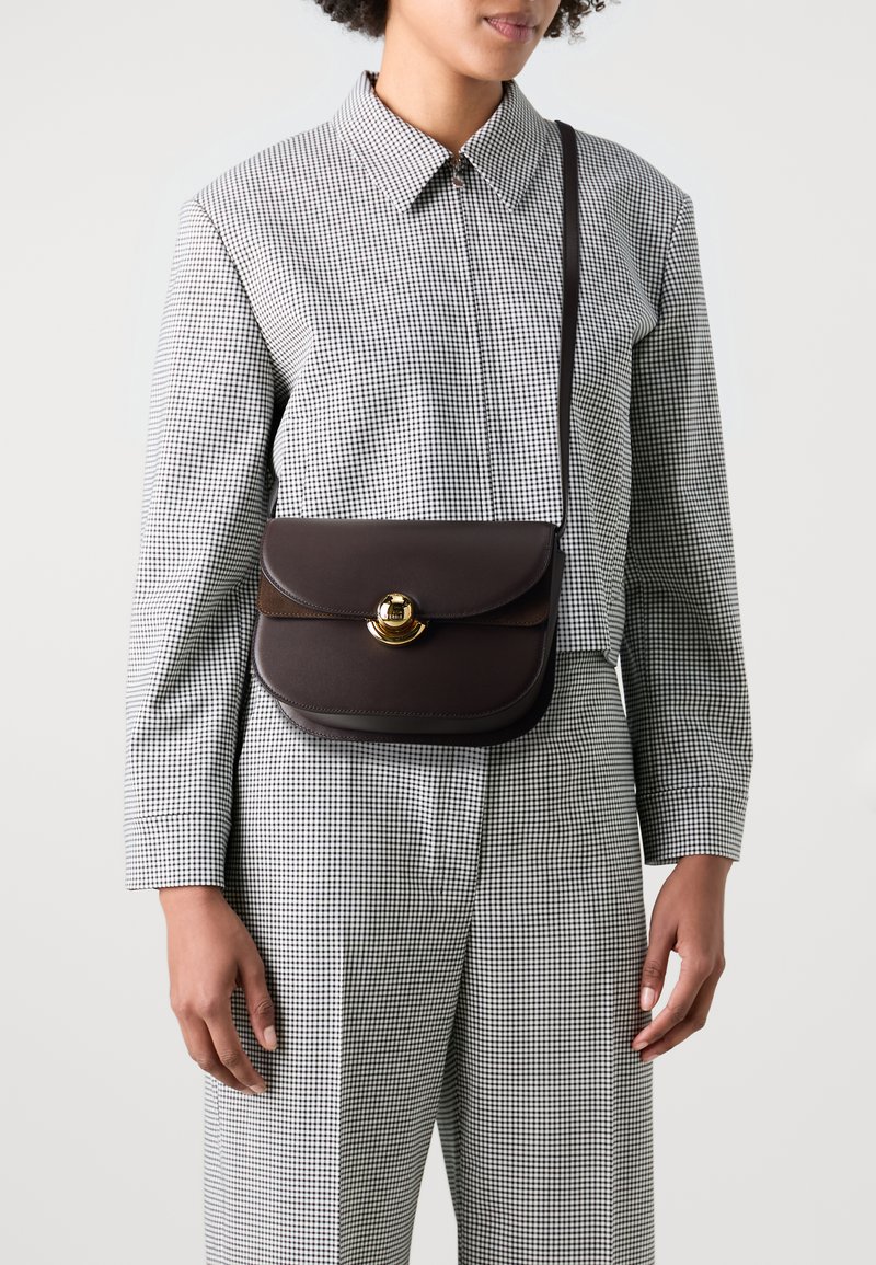 Furla SFERA - Torba čez telo - cioccolato