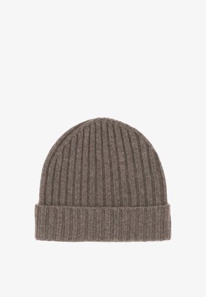 Bruine gebreide beanie met verticale ribbels en een omgeslagen rand. Gemaakt van een zachte wolmix, ontworpen voor warmte en comfort.