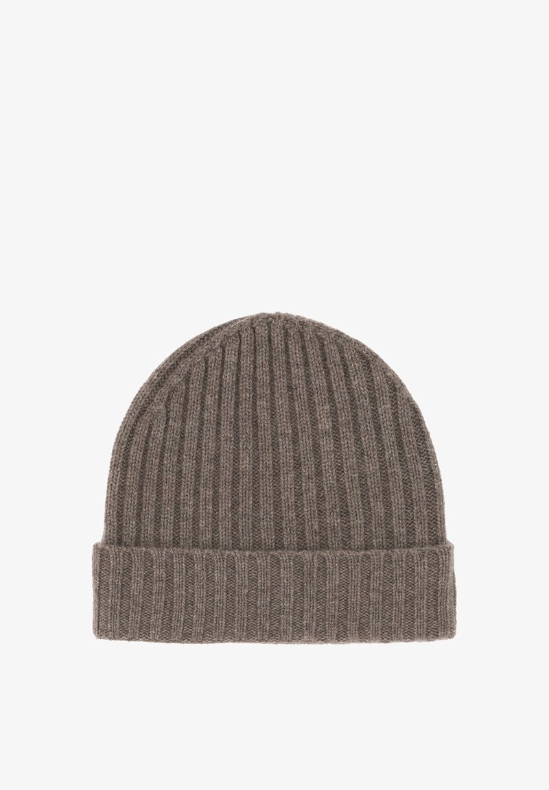Hnedá pletená čiapka s vertikálnou rebrovanou štruktúrou a prehnutým lemom. Vyrobená z mäkkej zmesi vlny, navrhnutá na to, aby poskytovala teplo a pohodlie.
