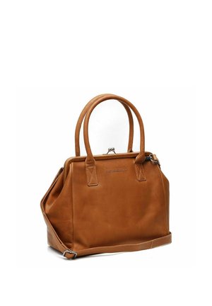 Borsa in pelle color cuoio con doppi manici, chiusura a scatto in metallo e tracolla removibile su sfondo bianco.