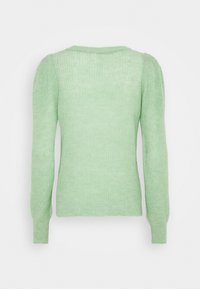 Maglione verde a maglia con maniche lunghe, texture a costine e scollatura rotonda. La parte posteriore presenta un design senza cuciture e spalle leggermente a sbuffo.