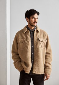 Schott SHWAZE - Jachetă din fleece - beige